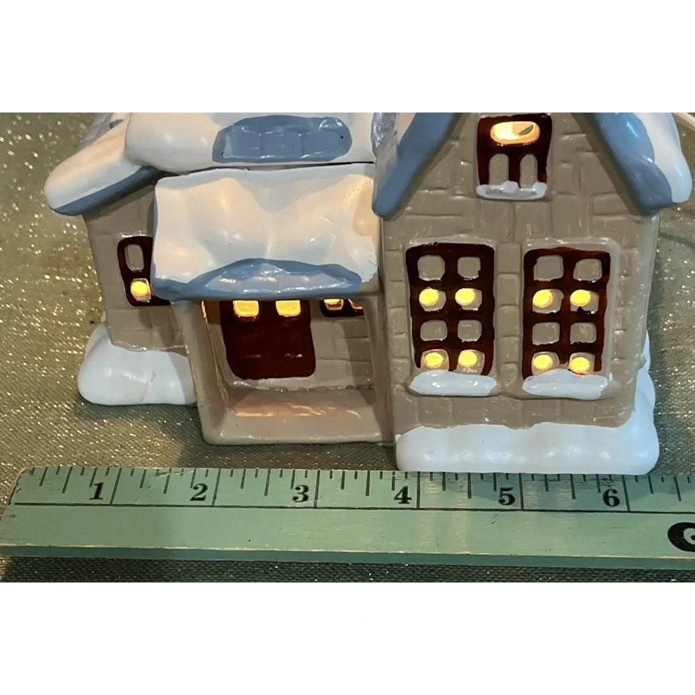 House of Lloyd 1987 Christmas Village Lighted Porcelain Cottage Snow House